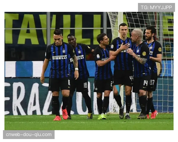 国际米兰全队抵达曼彻斯特，备战与曼城的半决赛首回合